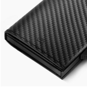 wysuwane etui na karty ogon z ochroną RFID carbon zbliżenie