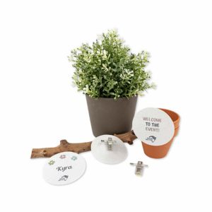 identyfikatory i zawieszki z papieru z nasionami